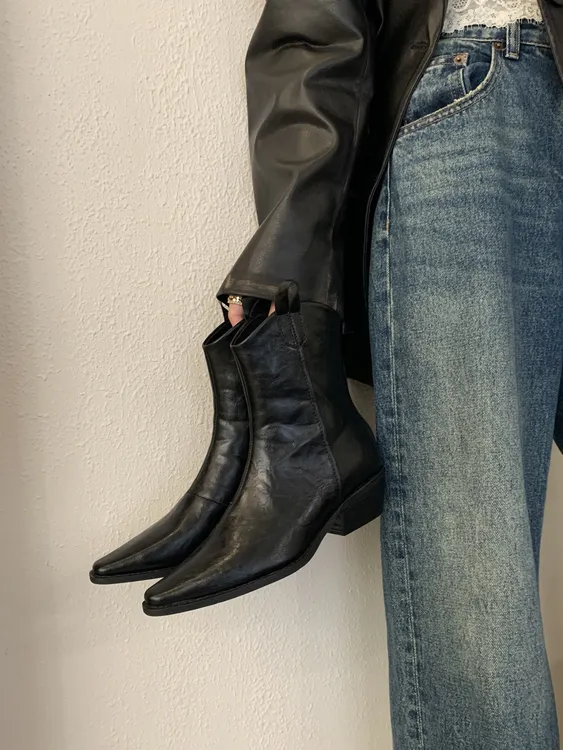 复古百搭！尖头V口粗跟短靴女2025年单靴秋季新款切尔西马丁靴