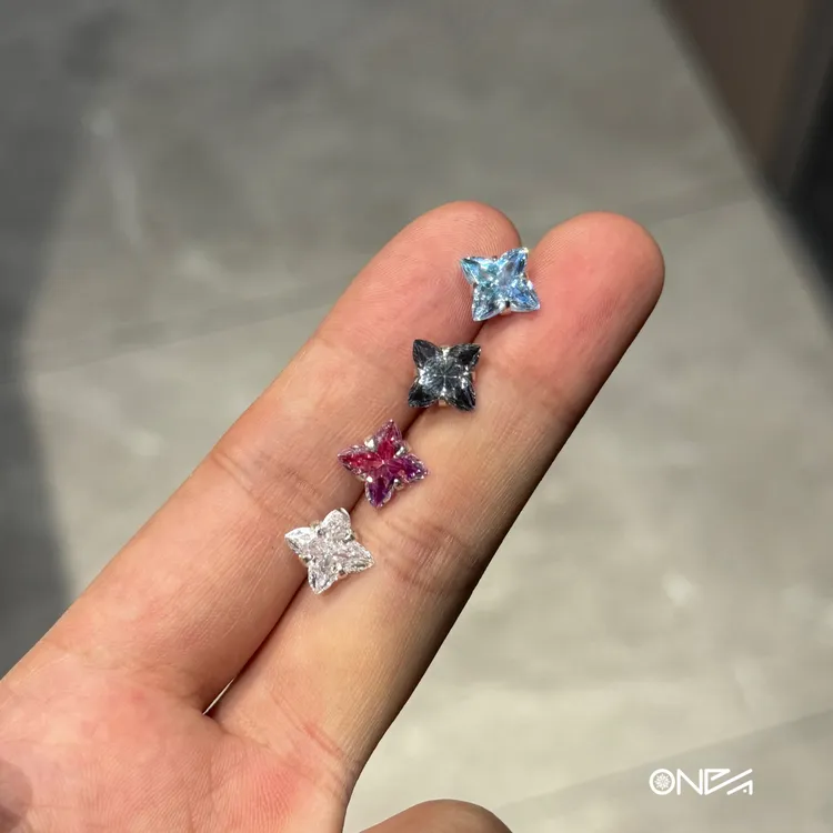925银合成锆石耳饰 ONEPART爆闪复古异形切四叶草耳钉男女通用