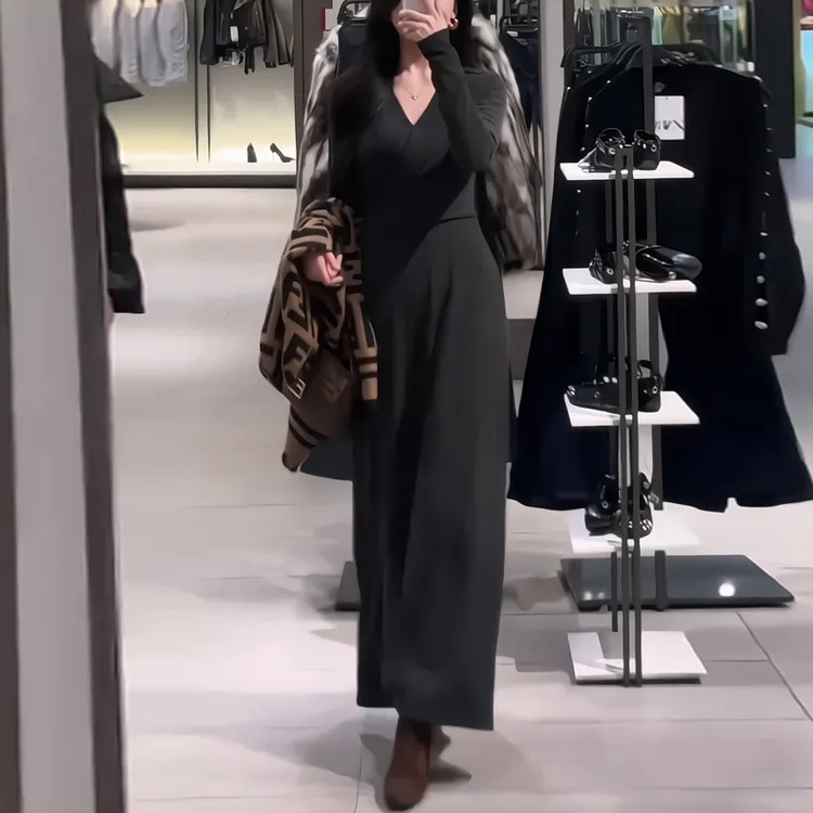 胖mm早秋新款纯色高腰高弹力长裙大码气质赫本风轻奢时尚连衣裙女