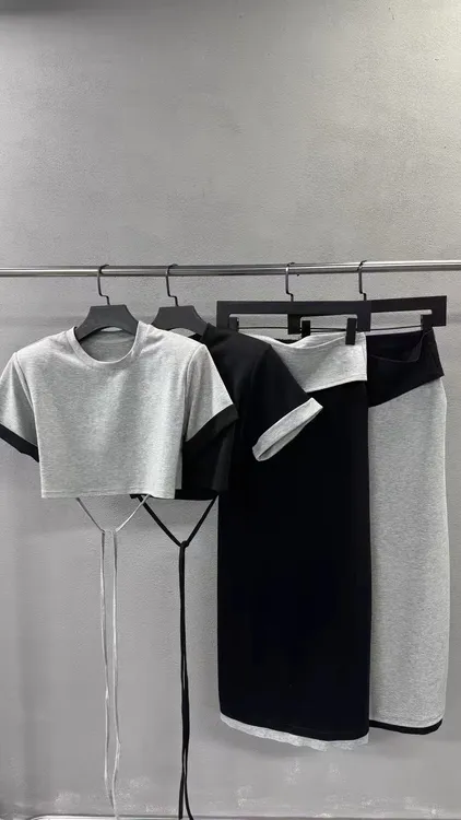 2025夏款时尚垫肩有型短袖卷边配色个性潮款修身T恤半身裙套装女