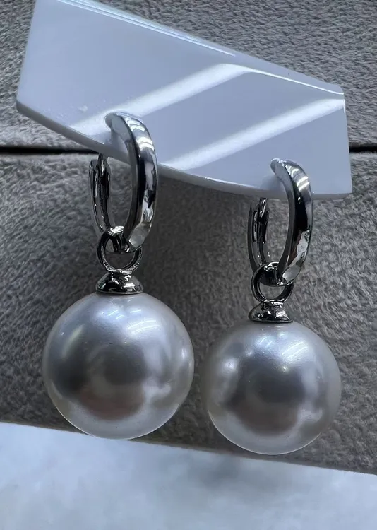 圆扣女强光白色轻奢原创设计耳环简约简单耳钩耳饰