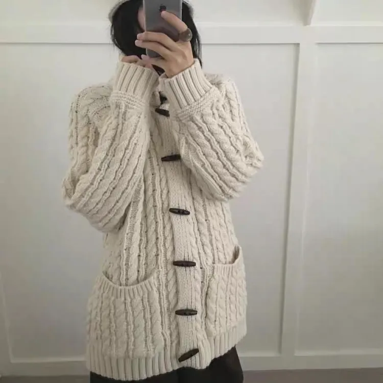 韩系复古牛角扣麻花立领毛衣外套女秋冬新款宽松显瘦针织