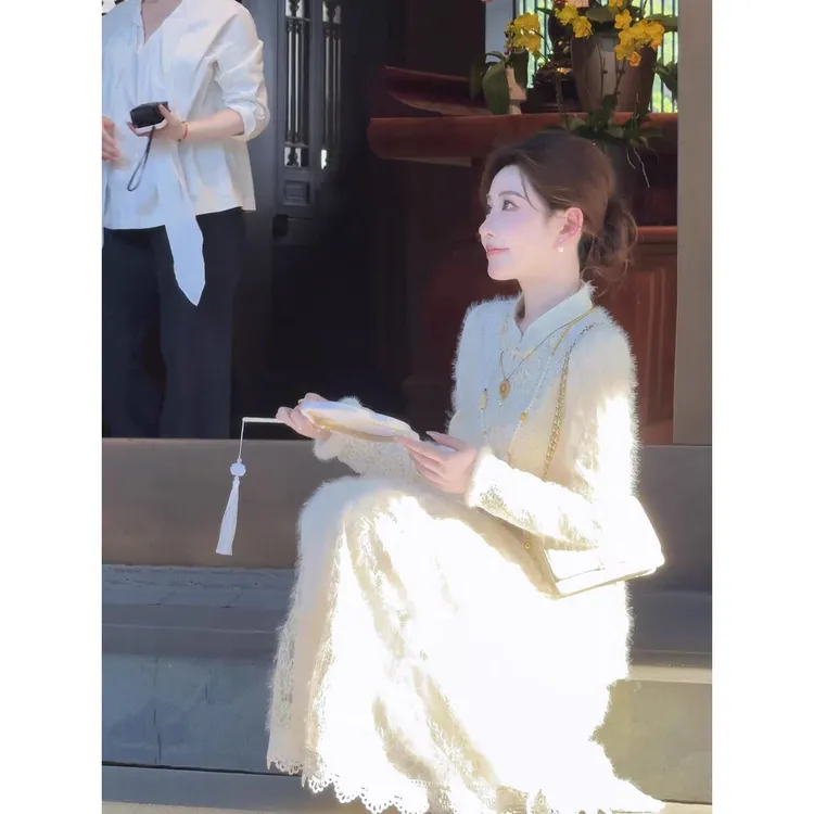 婷婷白孔雀 一步三回头仙气羽毛纱蕾丝套装8229娇