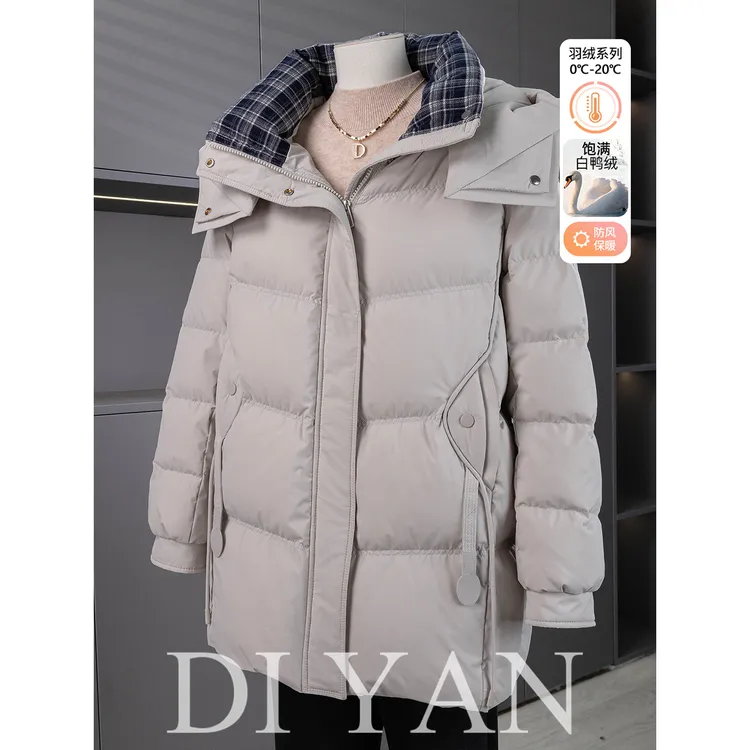 高档中年妈妈冬装羽绒服2025新款中老年女冬季时尚纯色连帽厚外套