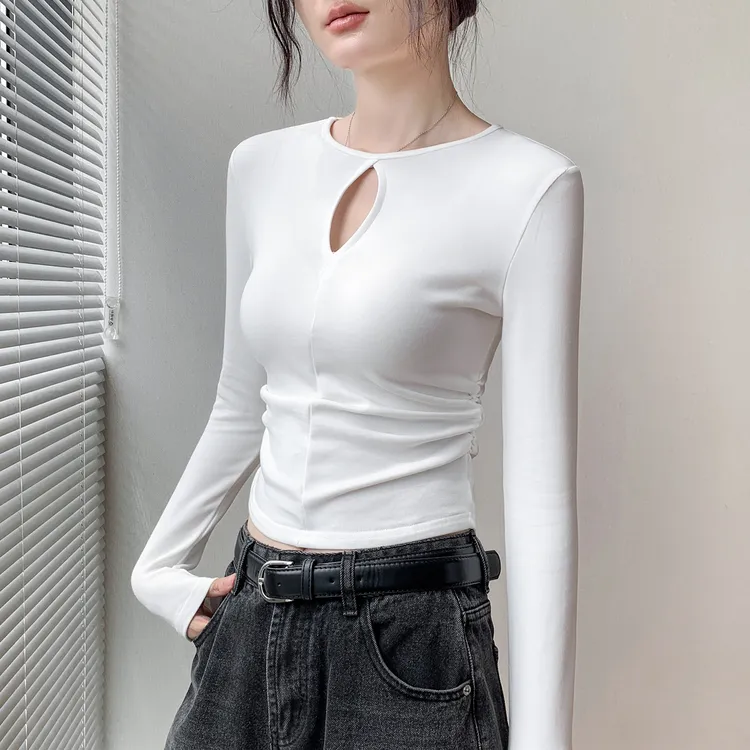 镂空内磨毛圆领长袖T恤女秋季新款修身显瘦纯色内搭正肩别致上衣