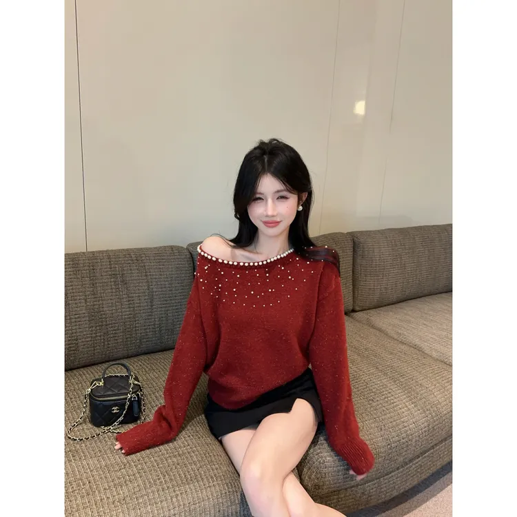上衣气质长袖针织红色氛围感精致贵气重工小珍珠露肩宽松百搭毛衣