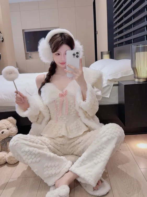 睡衣女冬季新款加绒加厚性感吊带纯欲套装保暖白色珊瑚绒家居服