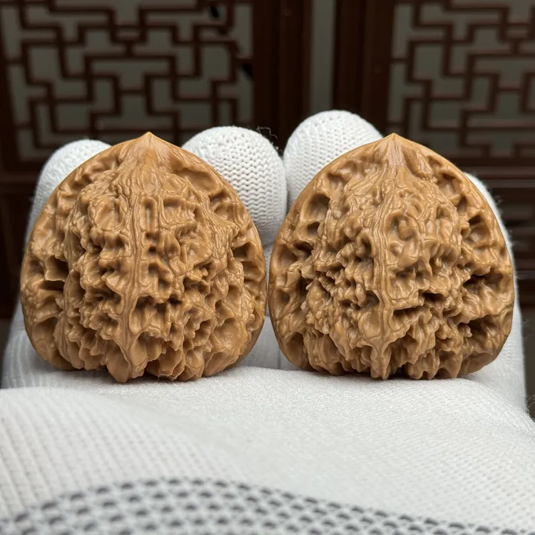 精选老树南疆石，边42肚42高42，原桩山地老树南疆石，精配一物一图