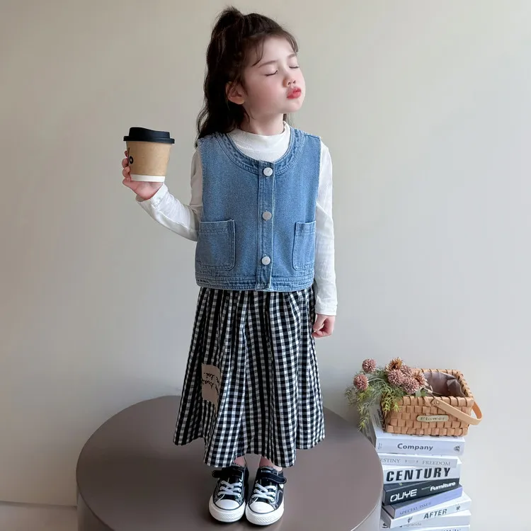 女童牛仔马甲2025新款春秋款儿童洋气时髦背心外穿女孩秋季上衣潮