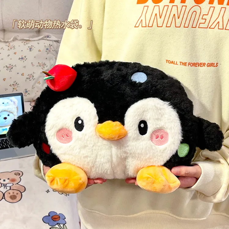 苹果企鹅热水袋毛茸茸冬季女生便携暖水袋学生持久保暖防爆暖手宝
