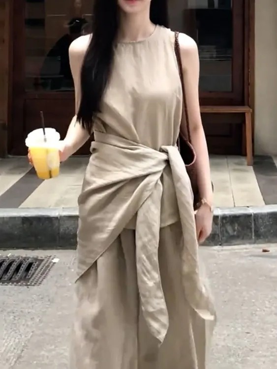 慵懒轻熟风减龄套装2025夏季新款设计感简约背心+休闲裤(配披肩)