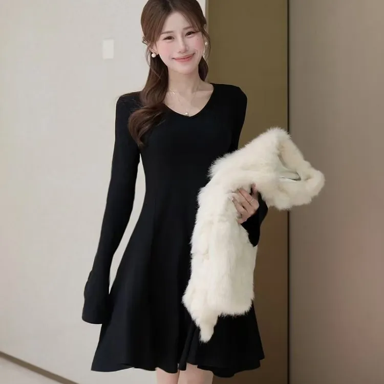 黑色法式长袖气质收腰秋冬连衣裙2025秋新款冬季内搭针织裙子女装