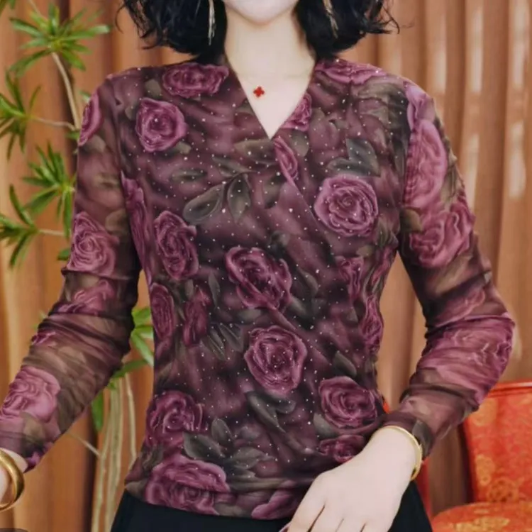 直播爆款2025秋季新款时尚v领长袖印花内搭打底衫上衣女显瘦网红