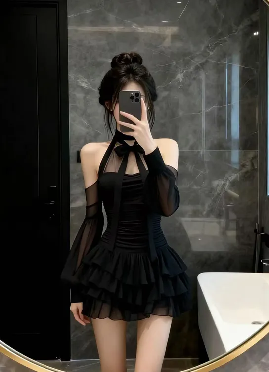 秋冬轻奢时尚气质千金风黑色圆领挂脖露肩网纱褶皱长袖收腰连衣裙