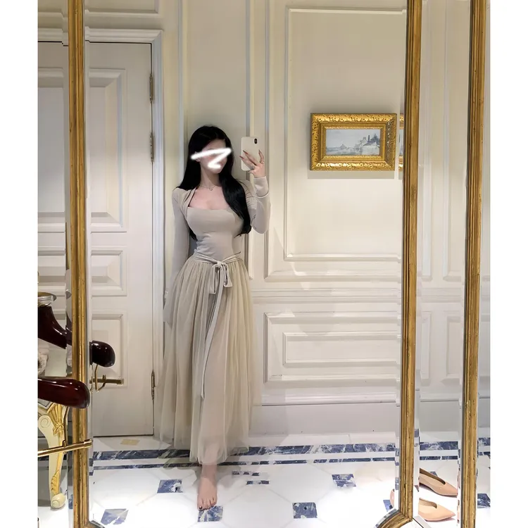 芭蕾艺术生 坎肩领拼接网纱连衣裙女冬季设计感长裙法式垂感气质