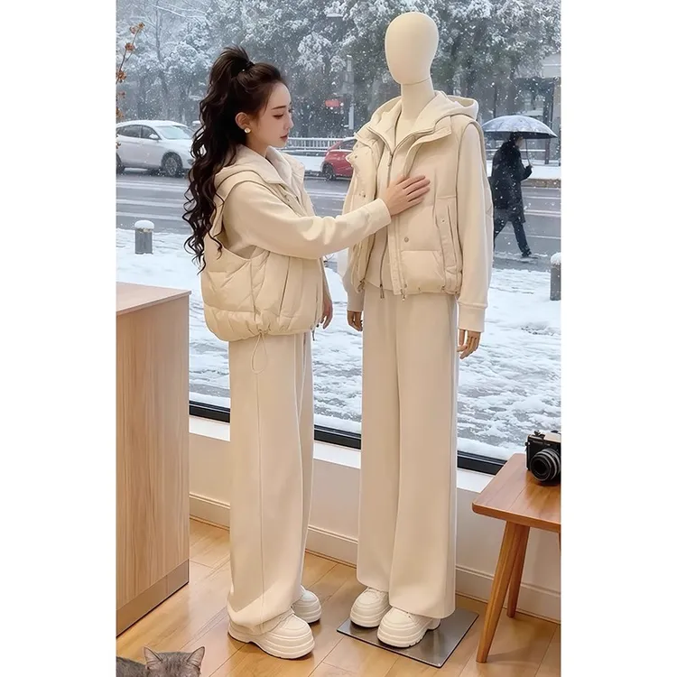 通勤风一整套穿搭2025年秋冬棉服加厚马甲气质连帽卫衣高腰运动裤