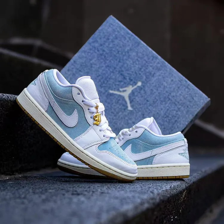 NIKE AIR JORDAN 1 LOW SE 百搭低帮篮球鞋 女款 白蓝 HQ2004-400