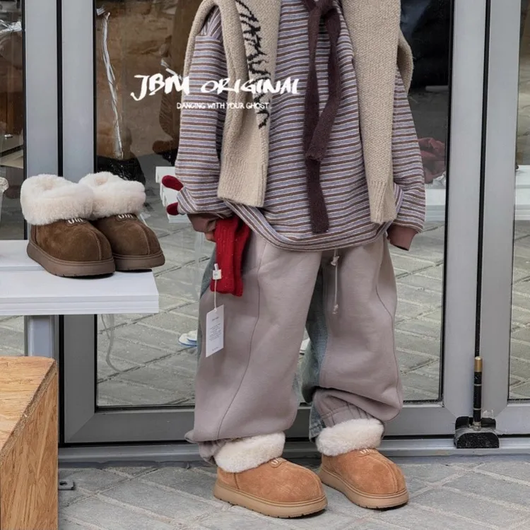 儿童卡皮巴拉羊羔毛一脚蹬雪地靴磨砂皮冬季新款防滑中筒毛毛棉鞋