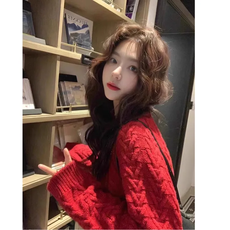 莲叶超显白！爆款感红色麻花慵懒套头毛衣女冬季新款宽松打底针织