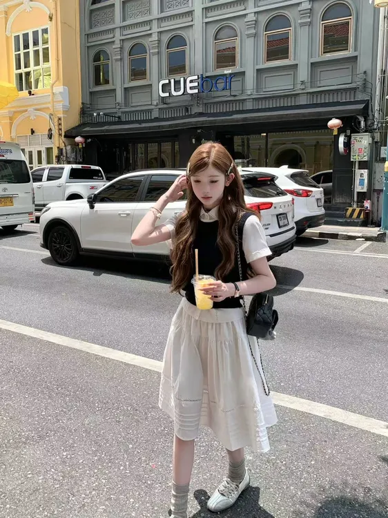 2025春夏新款学院风穿搭POLO领短袖衬衫马甲女高腰半身裙三件套装