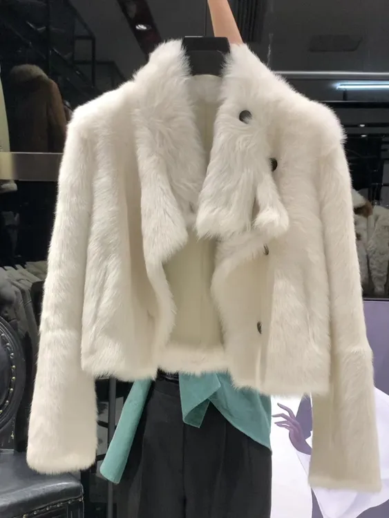 冬季新款2025气质时尚小香风设计感毛绒绒白色短款小个子厚外套女