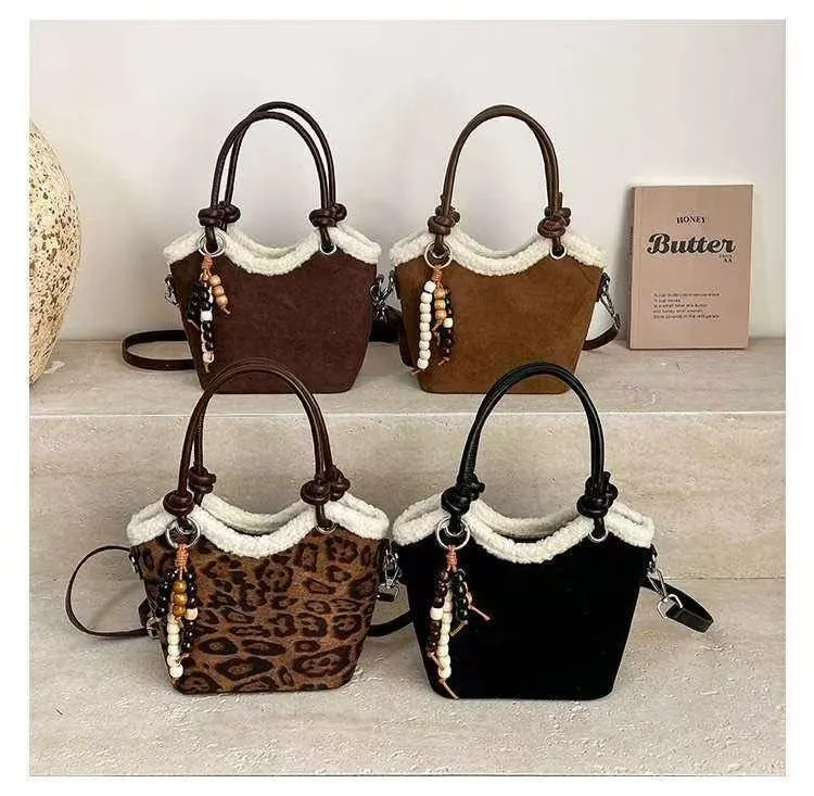 秋冬麂皮绒复古风耐磨单根韩式简约风斜挎手提包复古休闲小众