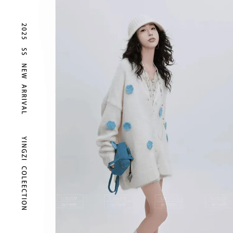 时尚休闲套装女花朵设计感开衫毛衣慵懒风高腰纯色短裙两件套