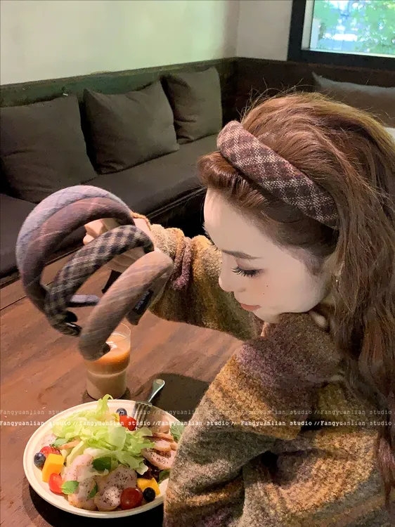 秋冬复古格纹宽边发箍女2025新款高级感压发头箍日常外戴百搭头饰