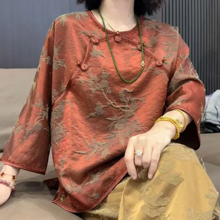 橘红色新中式蜗牛扣气质上衣配国风刺绣裤子套装