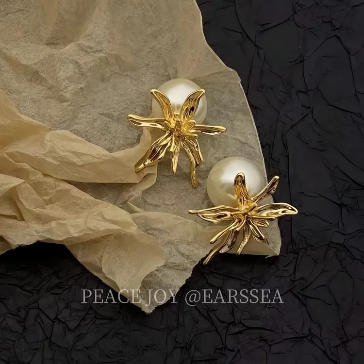 铜合金耳饰 【富家千金】法式金色花朵不规则珍珠耳环 欧美复古耳饰