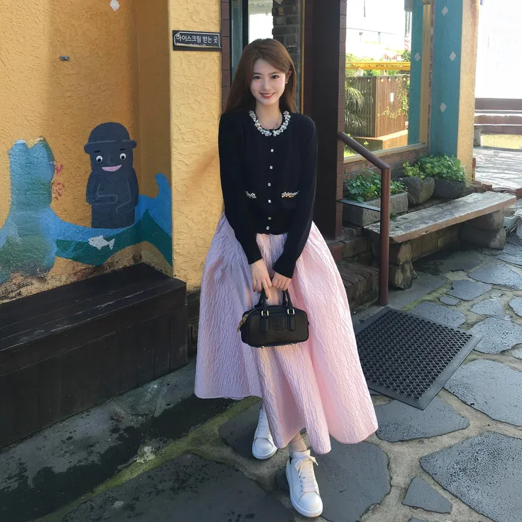 初秋搭配一整套韩系温柔风镶钻针织开衫粉色半身裙独特漂亮套装女