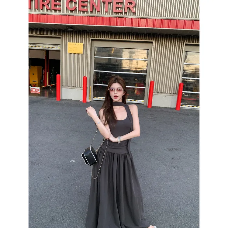 美式别致腰部皱褶设计显瘦A字版深灰色连衣裙针织背心带脖带女装