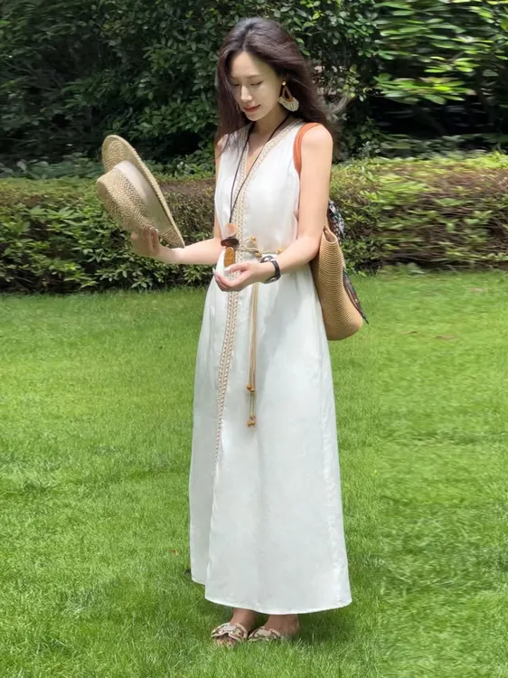 波西米亚风无袖新中式亚麻简单大方的白色修身连衣裙长裙女