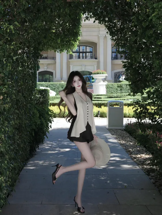 娇贵姐姐 纯欲风辣妹不规则荷叶边无袖上衣女法式性感A字短裙套装