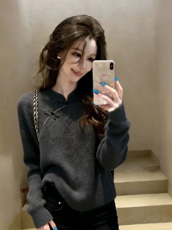 新中式国风慵懒休闲苏溪风灰色上衣女2026冬季立领盘扣针织衫毛衣