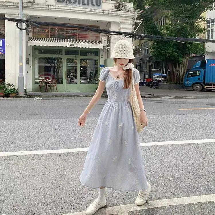 曾小咸 韩系优雅气质法式V领绣花泡泡袖连衣裙女夏Z252LQP8554