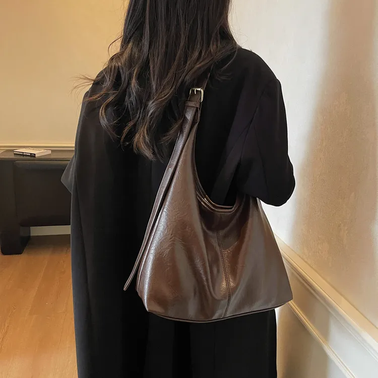 质感软皮大容量托特包女2025新款秋冬通勤单肩包复古百搭斜跨大包
