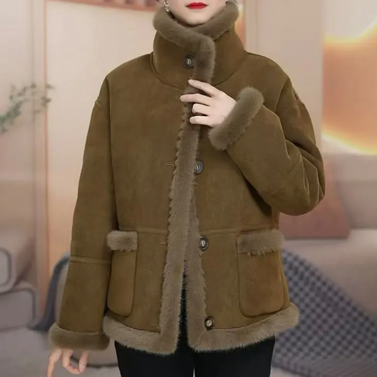 彩羊秋冬皮毛一体短款保暖中年女时尚加绒加厚新款妈妈装休闲棉服