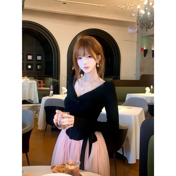 辣妹风性感V领长袖连衣裙女装秋季新款系带收腰显瘦网纱A字短裙子