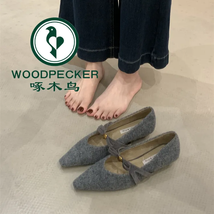 啄木鸟法式高级感灰色毛毛鞋女外穿2025冬新款不累脚通勤坡跟单鞋