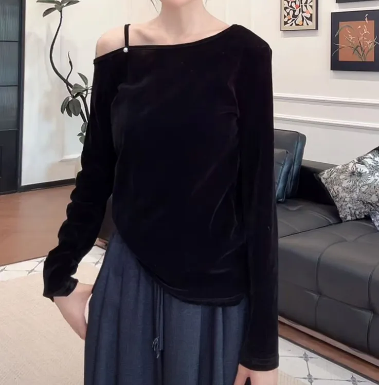 DALIANSU/大脸酥-4651 秋季设计感斜肩丝绒长袖上衣