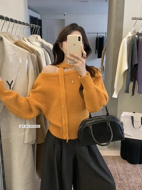 法式一字肩斜肩挂脖针织毛衣女秋冬宽松慵懒风露肩长袖针织衫上衣