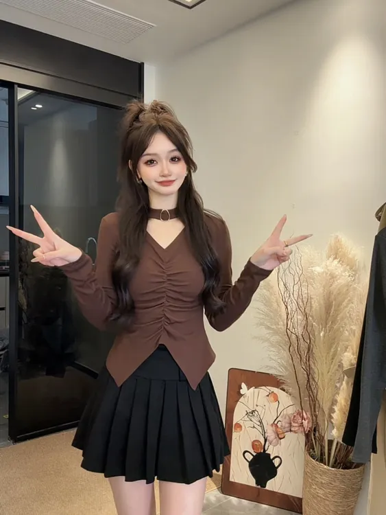 纯欲v领长袖气质女2025秋冬加绒显瘦设计小众内搭短款上衣打底衫