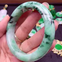 翡翠手镯未镶嵌翡翠