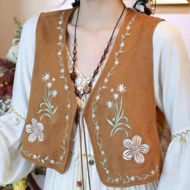 波西米亚复古刺绣花流苏马甲背心云南旅游拍照穿搭马夹配裙子上衣