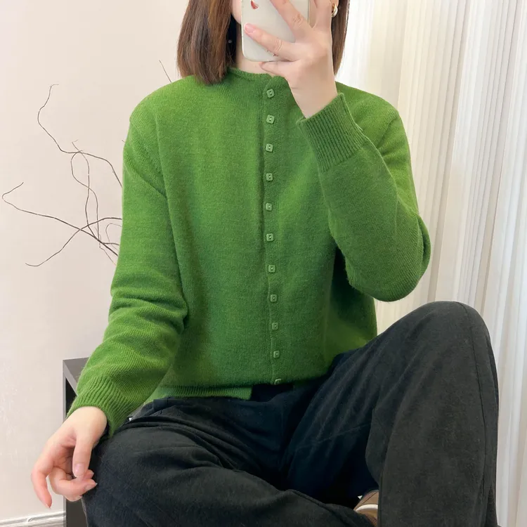 存领跟色小方扣开衫纯色减龄针织衫秋冬季新款打底衫宽松韩版毛衣