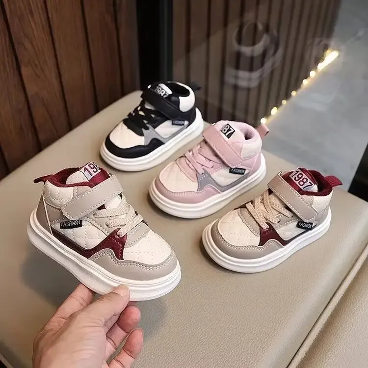 宝宝鞋子冬季新款儿童保暖板女童加绒运动鞋男童鞋子中小童二棉鞋