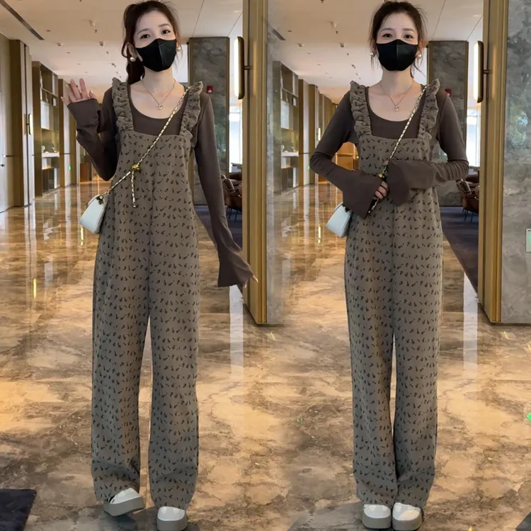 拉夏贝尔时尚套装女2025秋季新款减龄显瘦打底衫碎花背带裤两件套