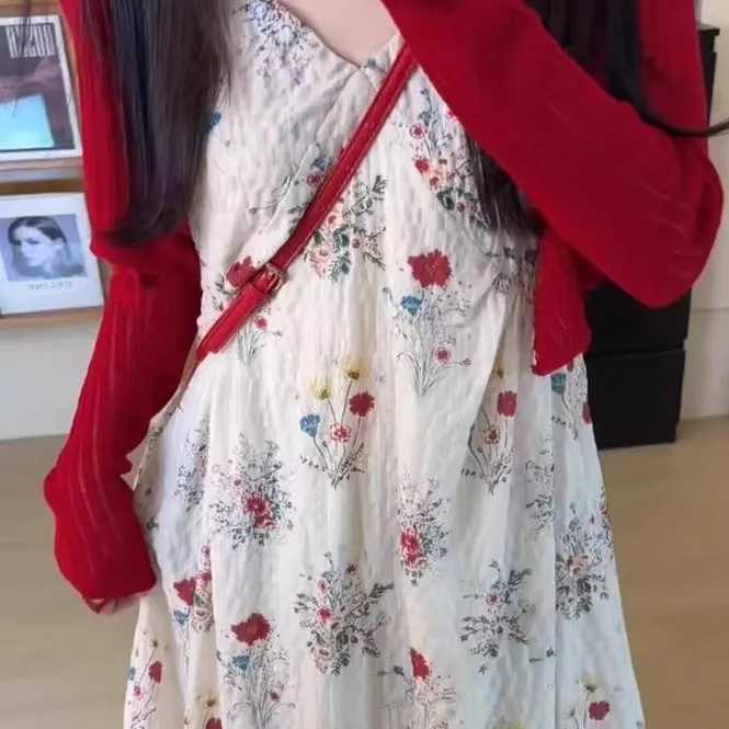 小个子今年流行的独特漂亮裙子初夏穿搭碎花吊带连衣裙开衫两件套