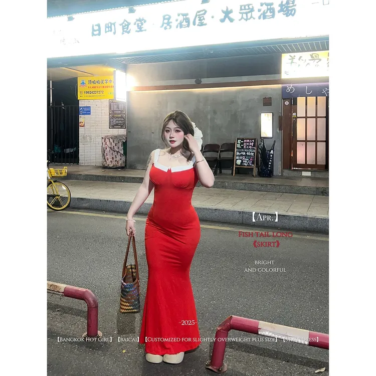 白菜【甜辣教主】大码微胖mm撞色褶皱吊带连衣裙女收腰包臀裙长裙